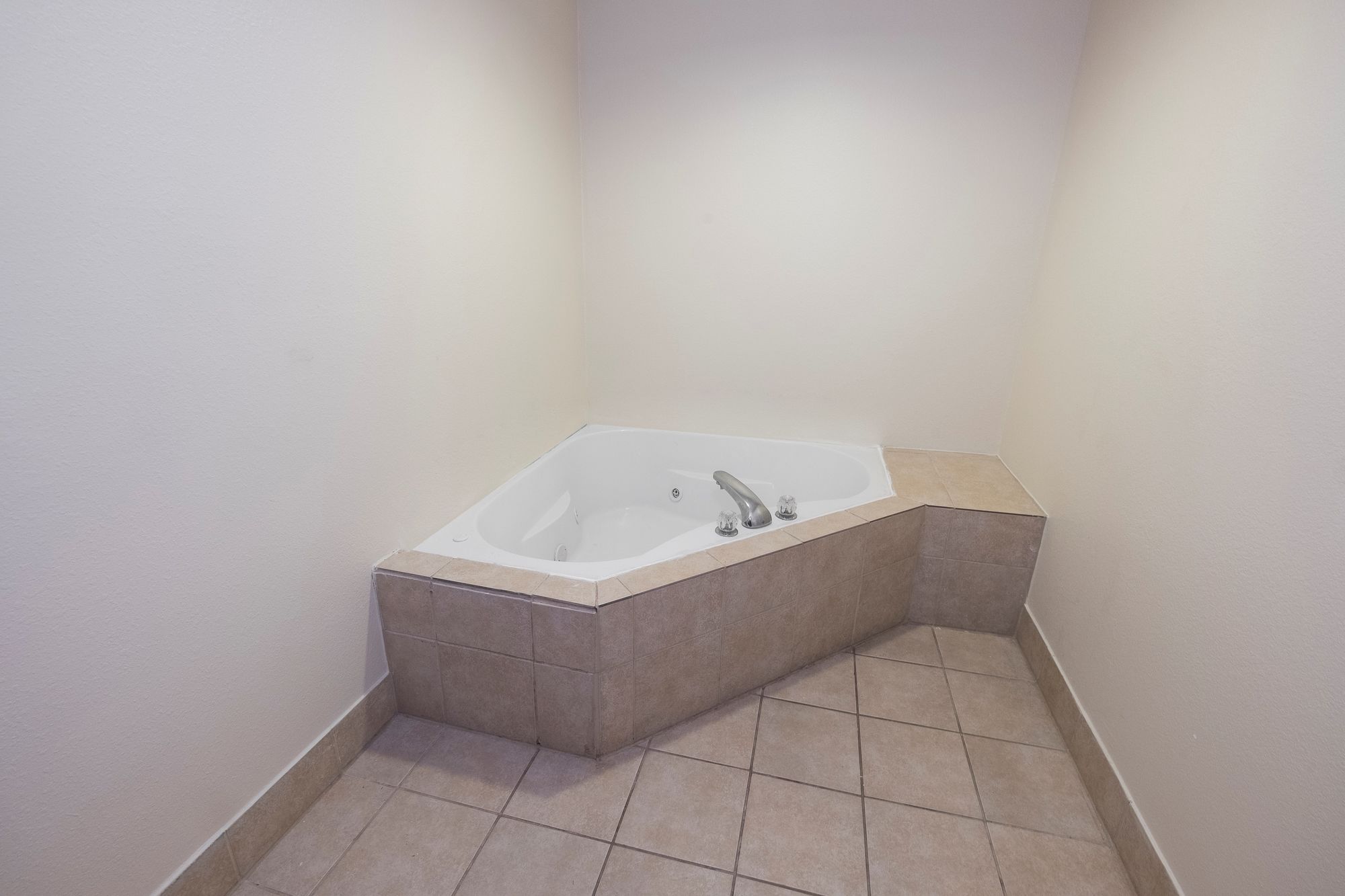 Фото Red Roof Inn & Suites Biloxi