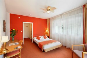 Hotel Bon Port (Montreux, Rue du Théâtre, 4), hotel