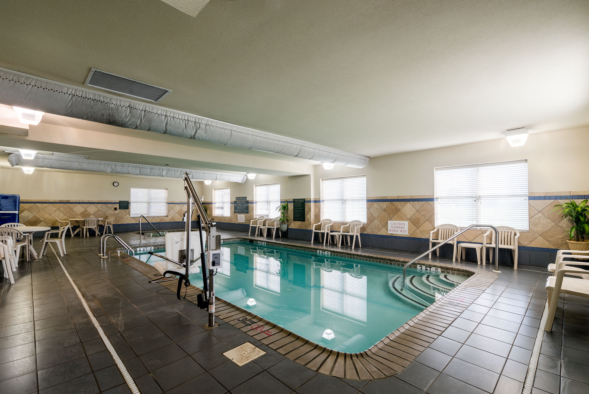 Фото Comfort Inn & Suites