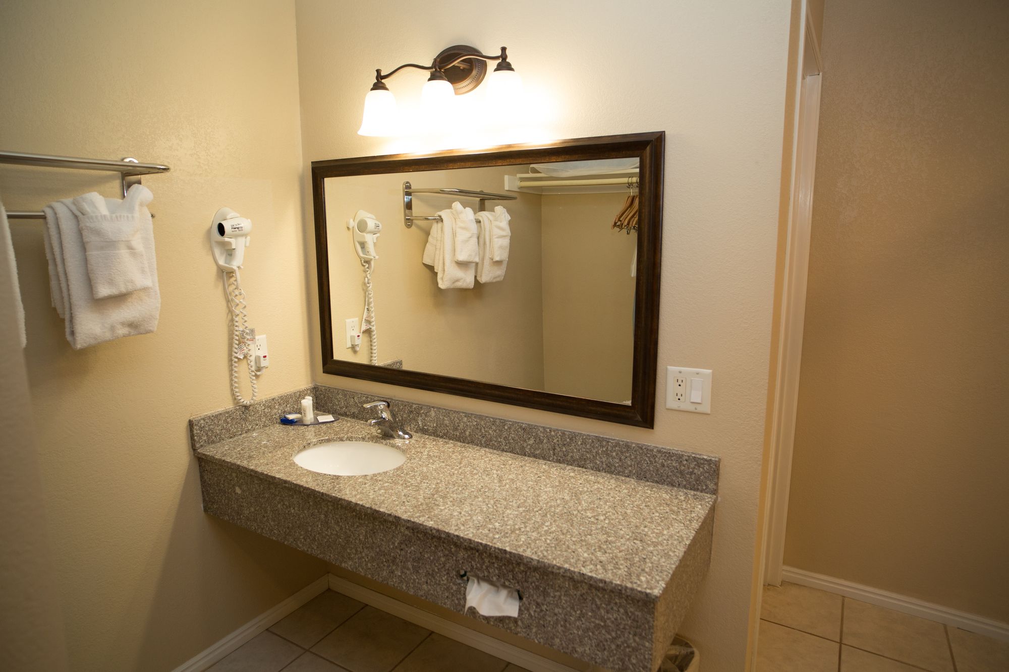 Фото Best Western Butch Cassidy Inn