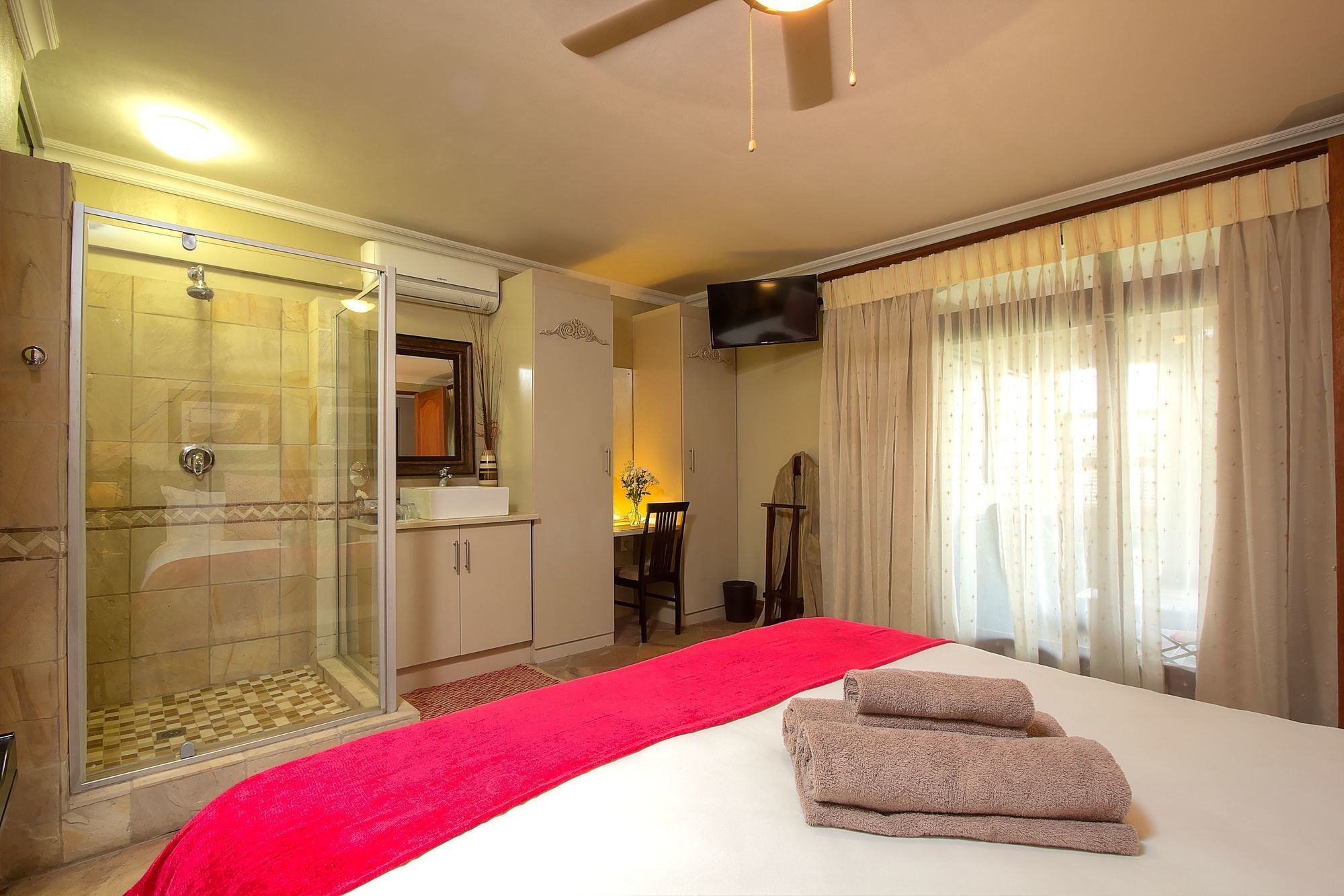 Фото Leopardsong Manor