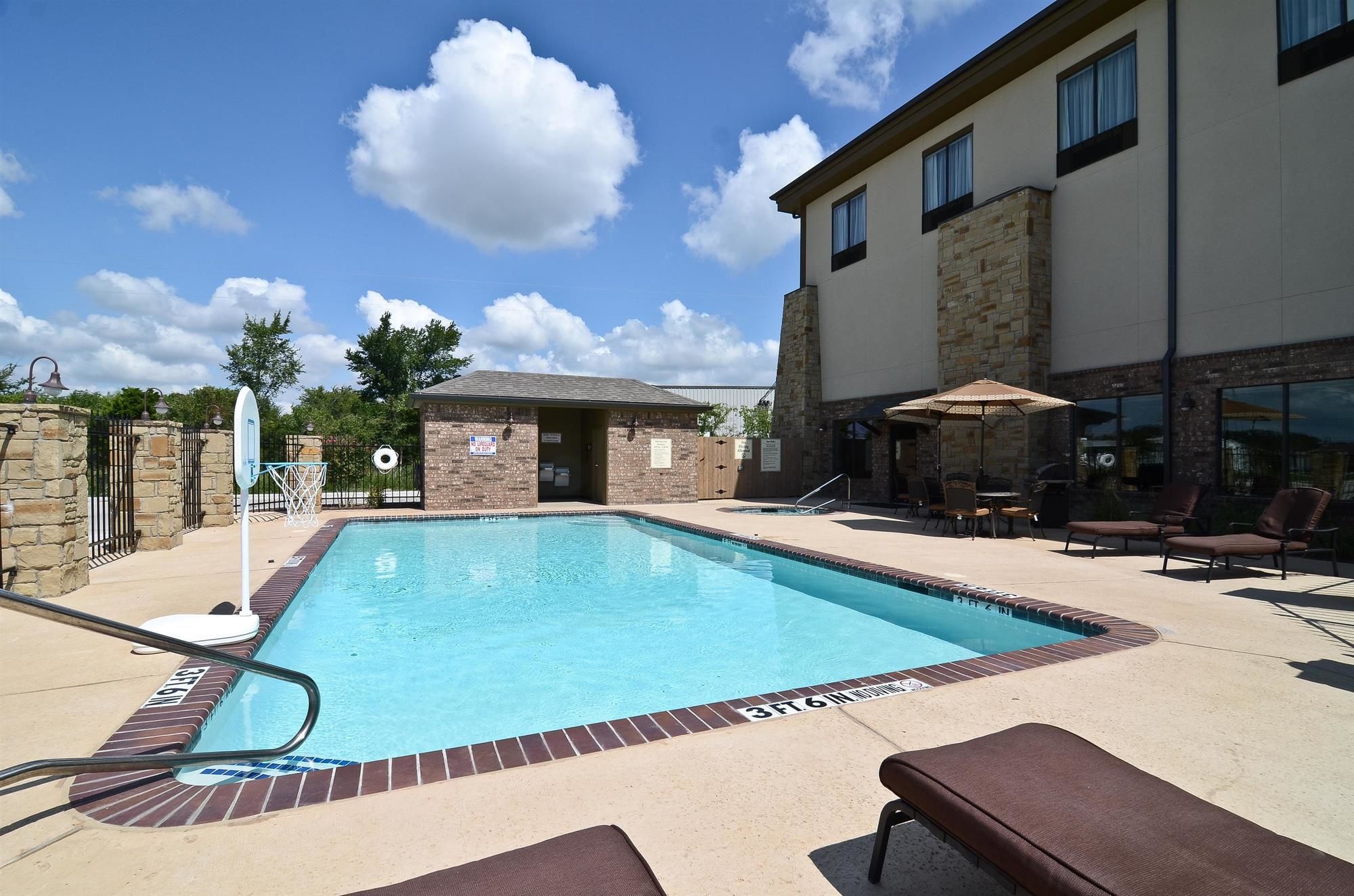 Фото Best Western Plus Emory At Lake Fork Inn & Suites