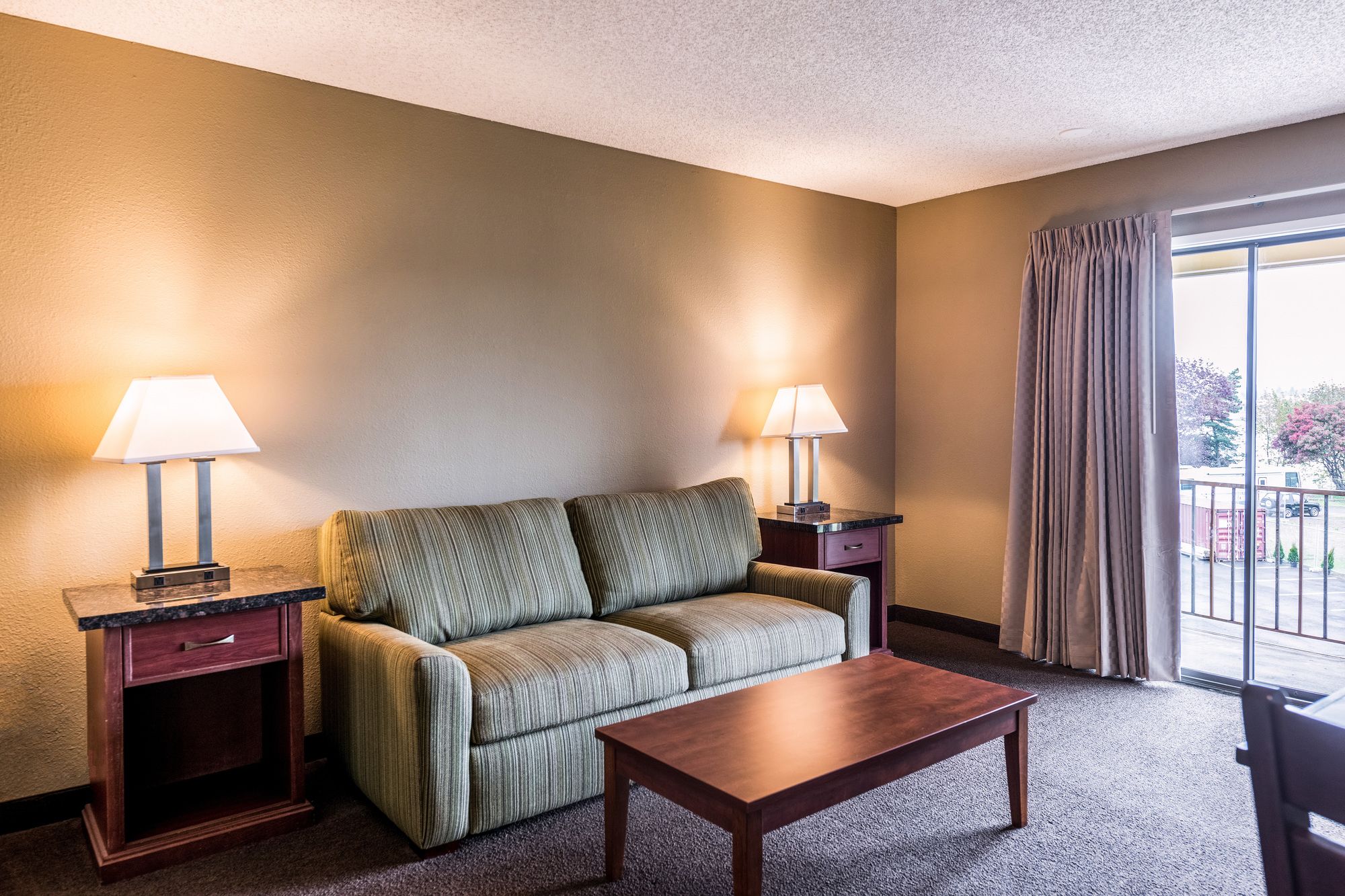 Фото Rodeway Inn & Suites Portland - Jantzen Beach