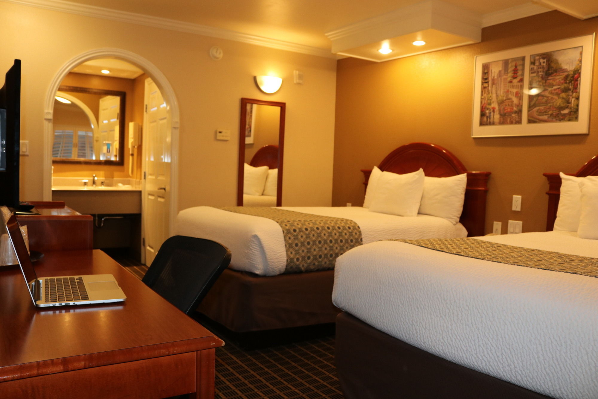 Фото Alexis Park Hotel