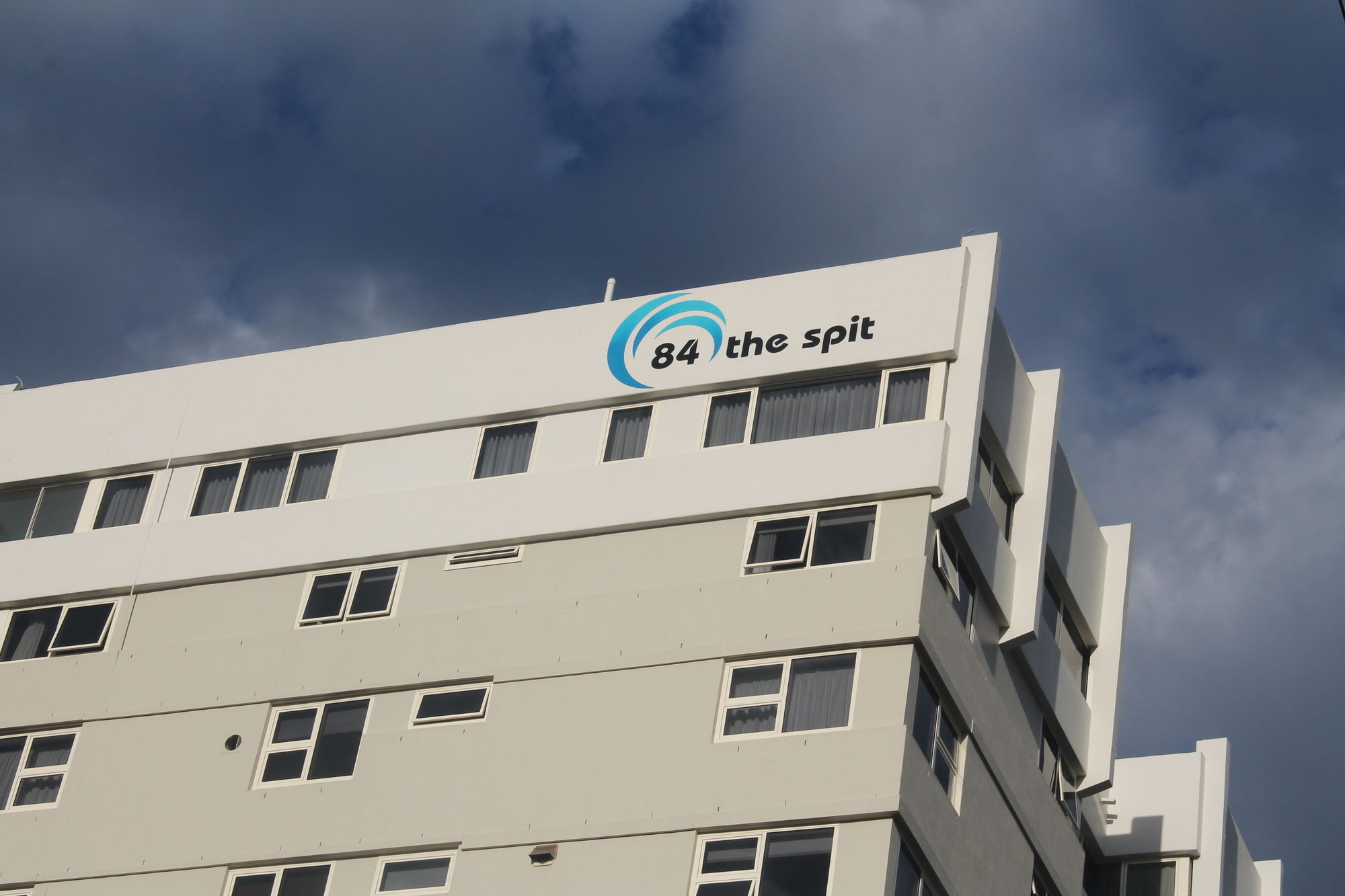 Фото 84 The Spit Holiday Apartments