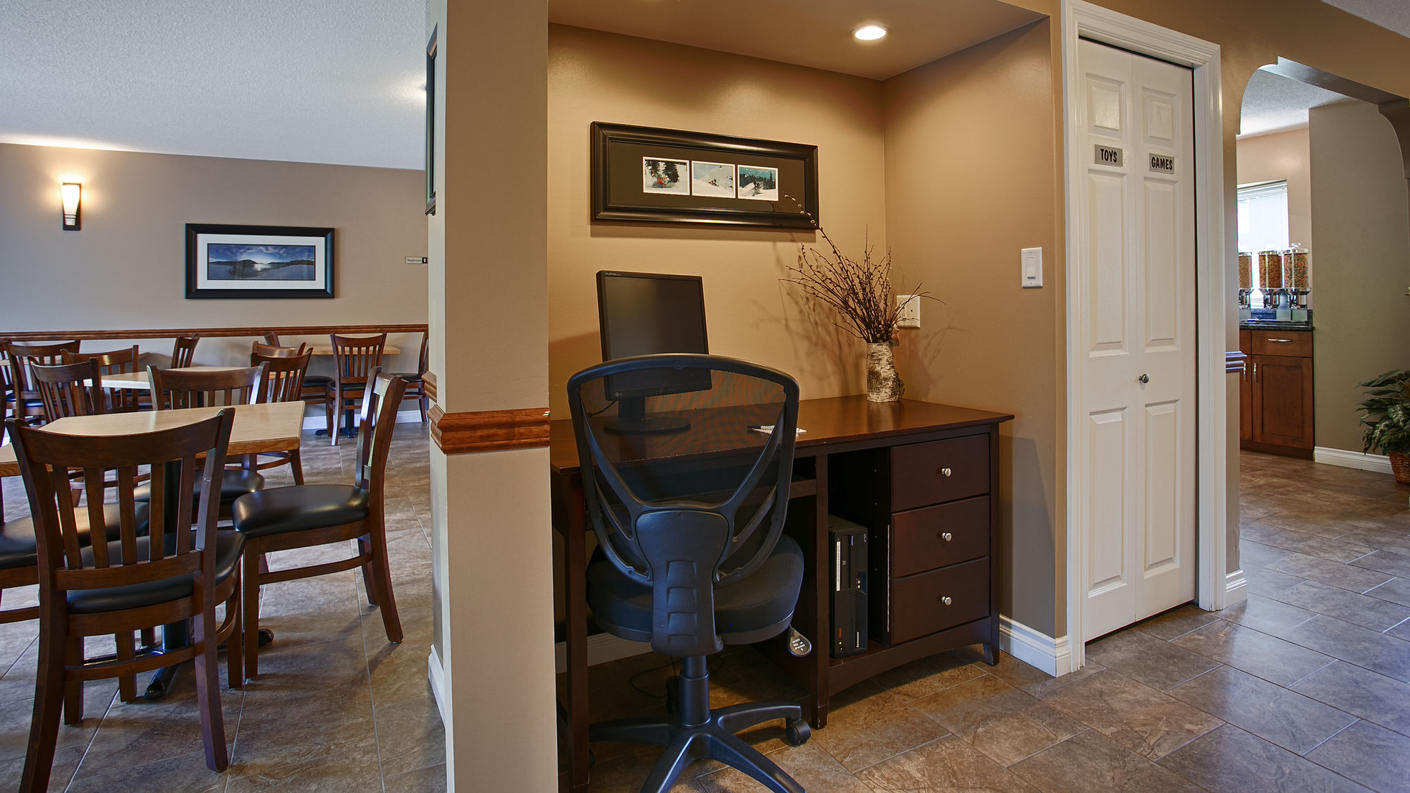 Фото Best Western Sicamous Inn