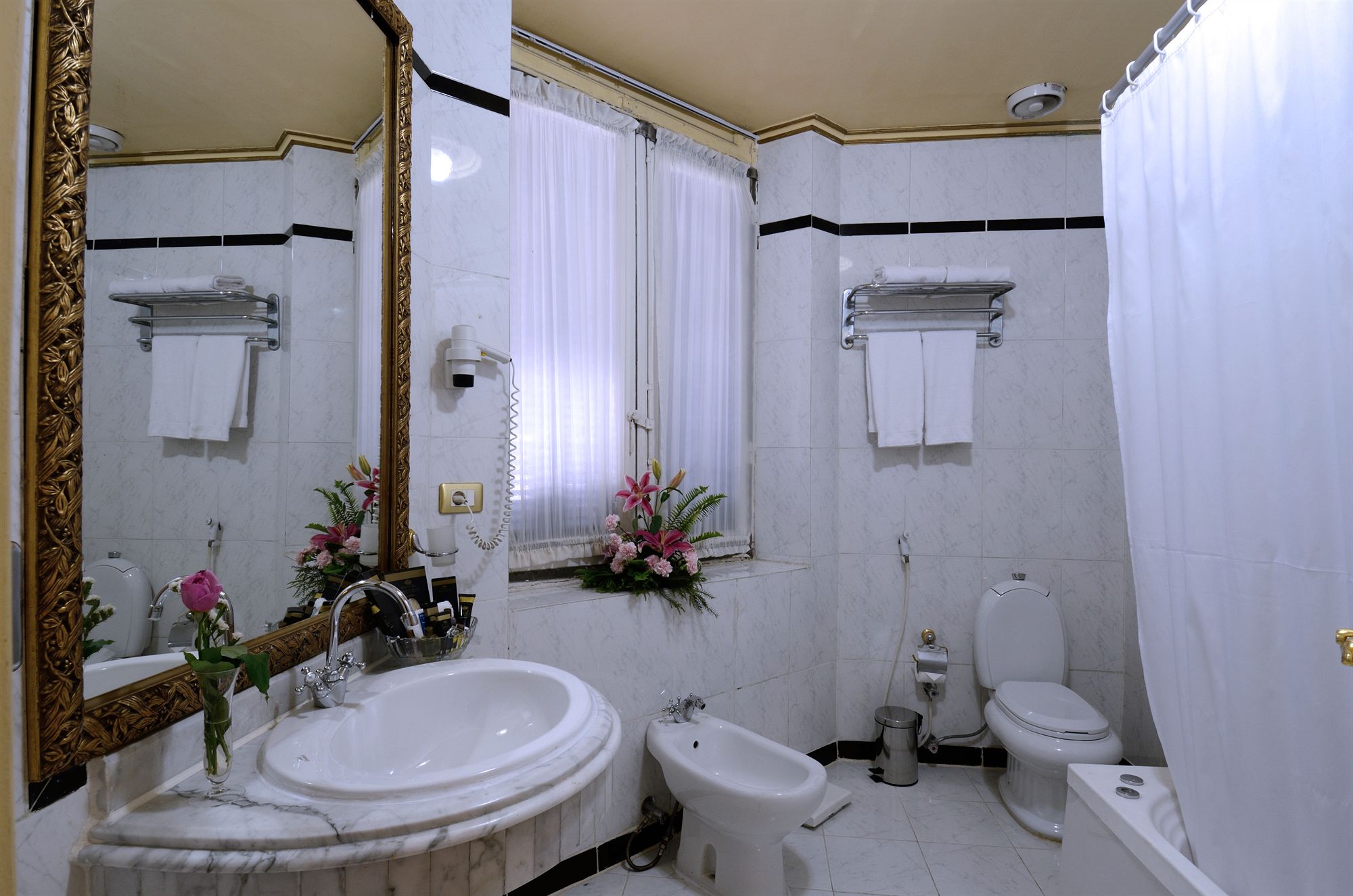 Фото Paradise Inn Le Metropole Hotel