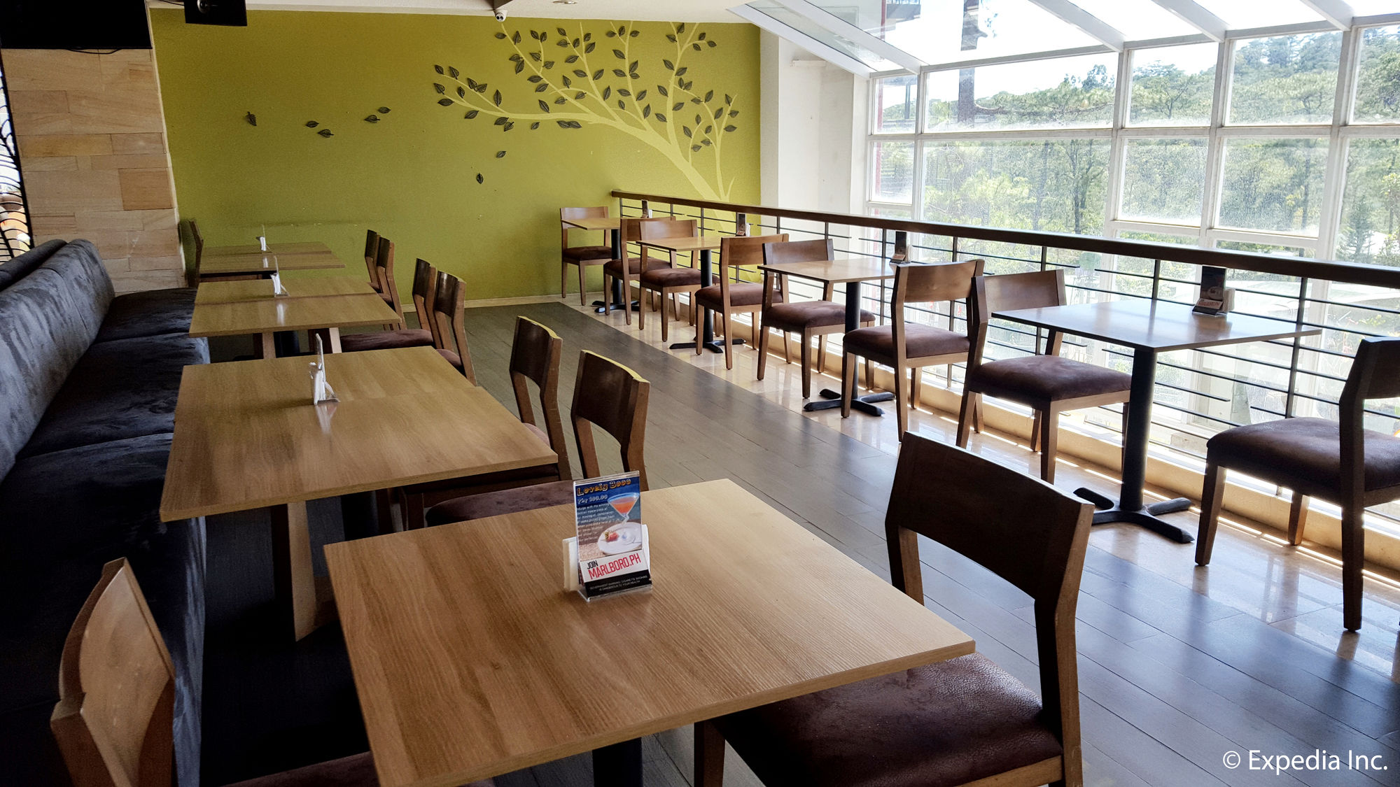 Фото Newtown Plaza Hotel