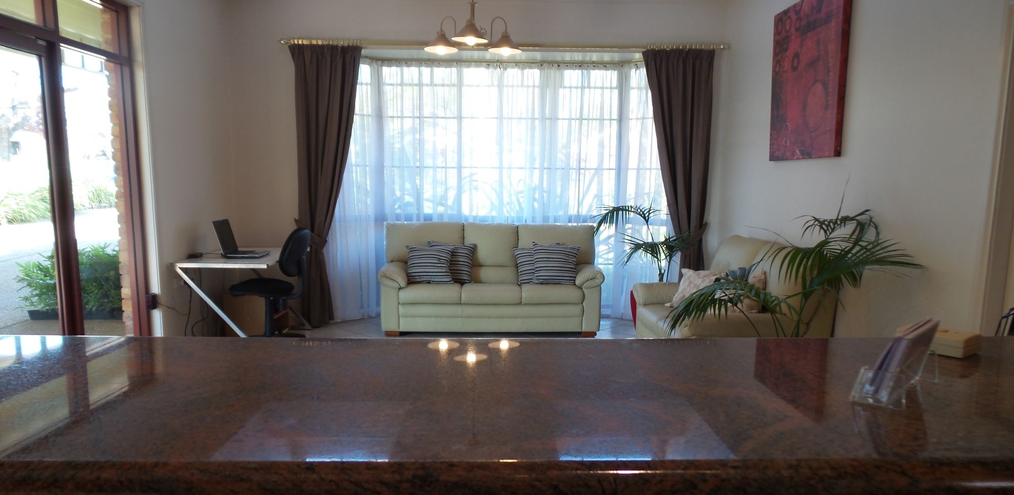 Фото Best Western Ambassador Motor Inn & Apartments