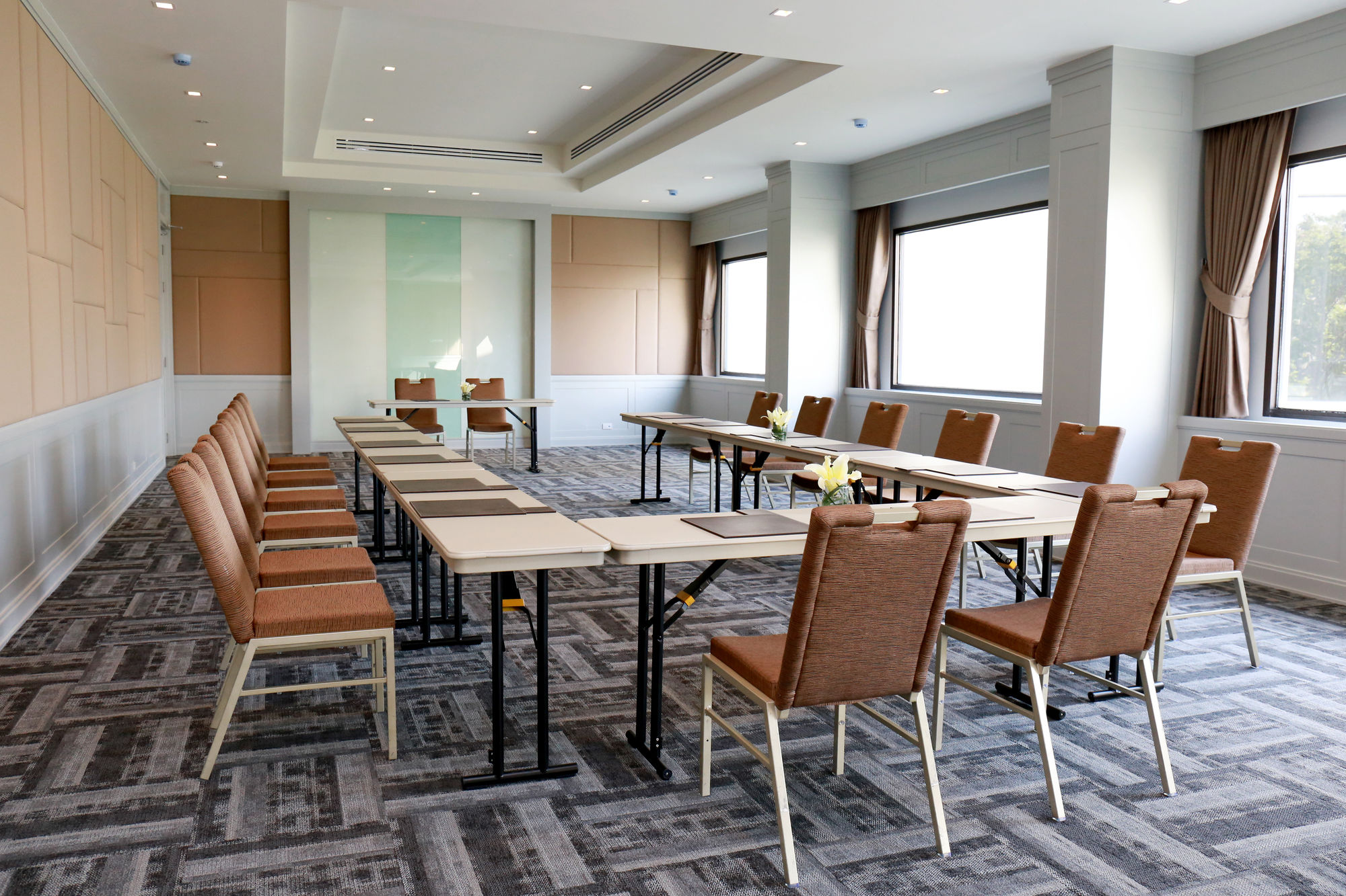 Фото Louis Tavern Hotel