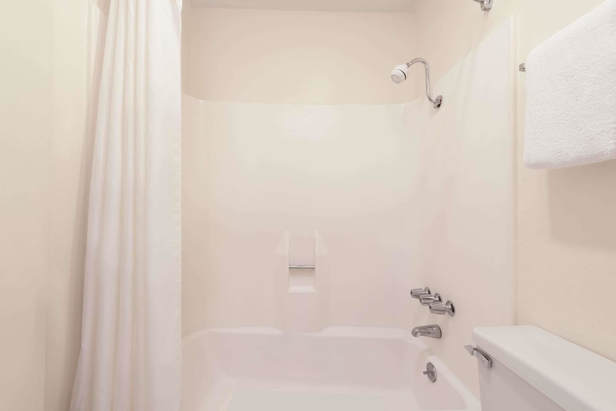 Фото Econo Lodge Waco North I-35