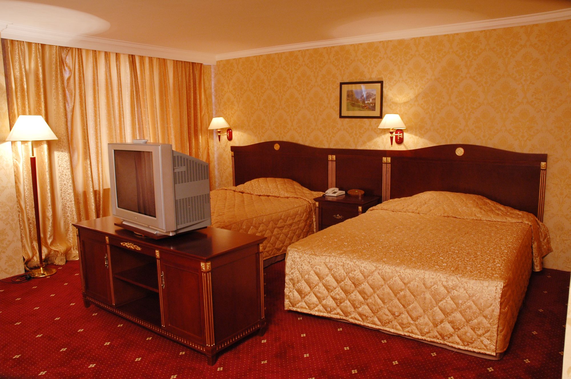 Фото White House Hotel