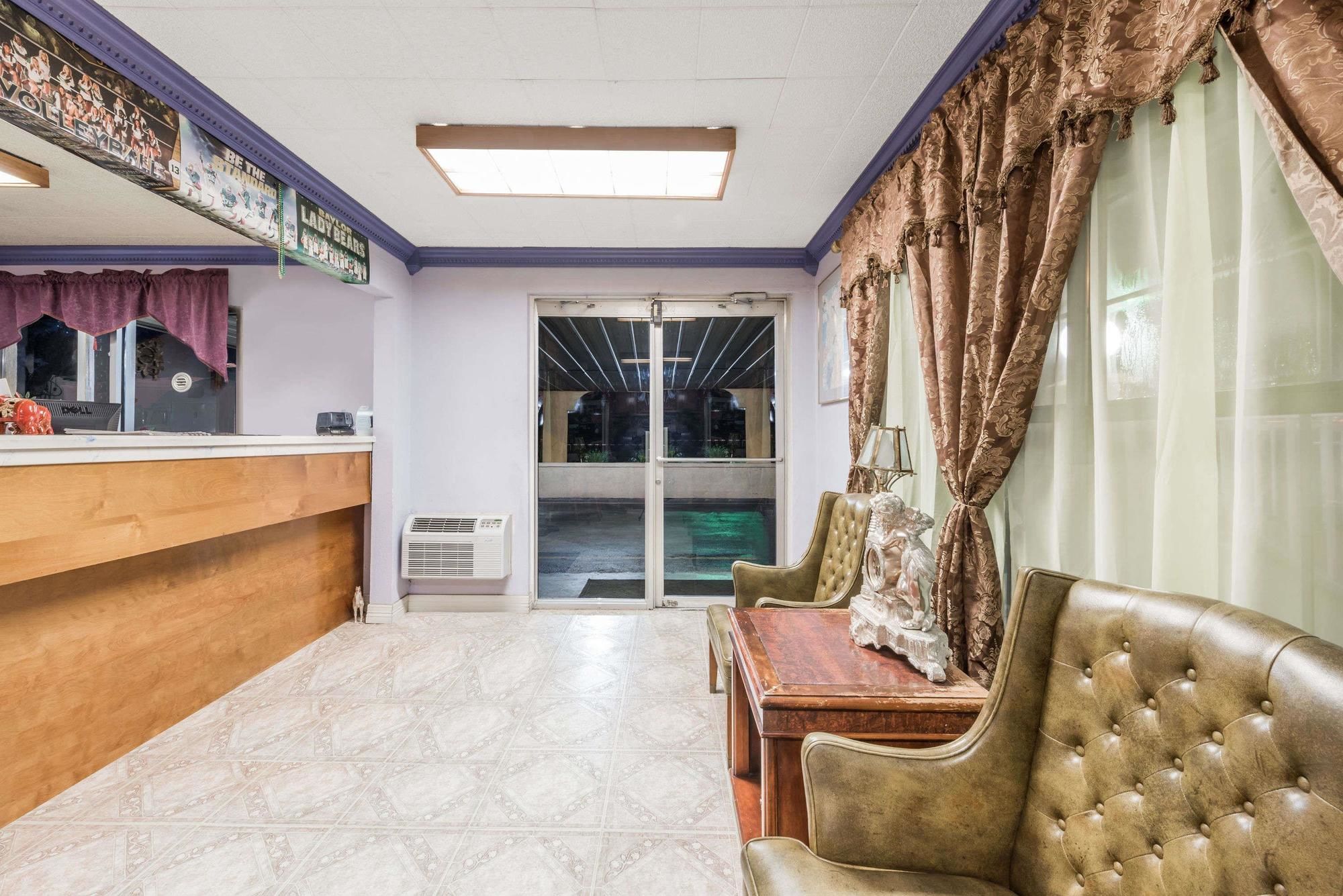 Фото Econo Lodge Waco North I-35