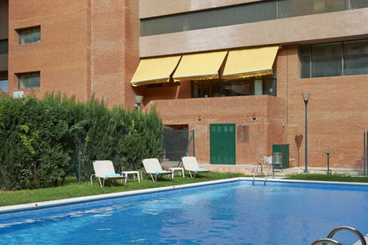 Фото Apartamentos Hesperia Barcelona Sant Joan