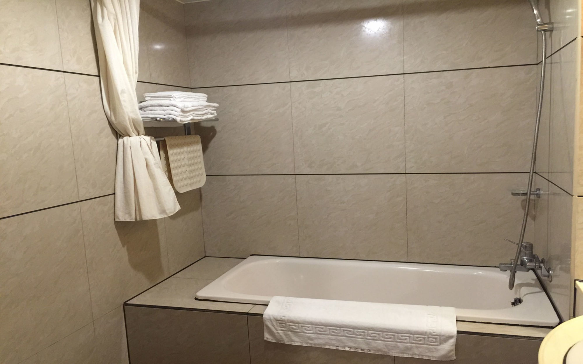 Фото Cheng Pao Hotel