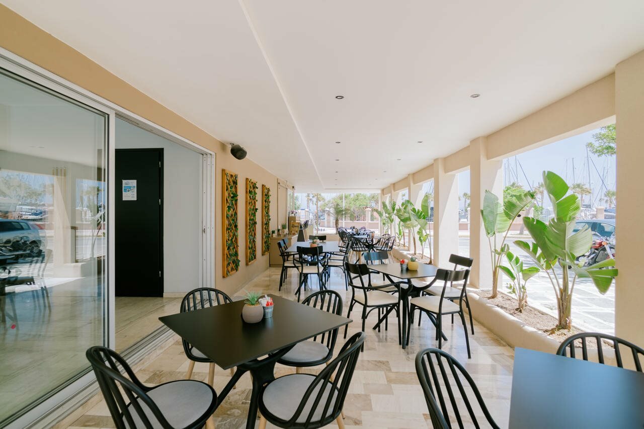 Фото Zephyros Hotel