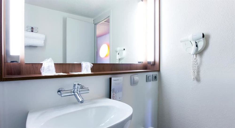 Фото Campanile Aix En Provence Sud - Pont De L'arc