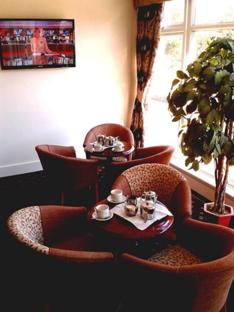 Фото The Croham Hotel