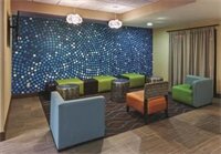 Фото La Quinta Inn & Suites by Wyndham Midwest City - Tinker Afb