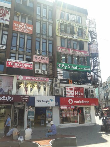 Bevalarni olomon sikib yuradi