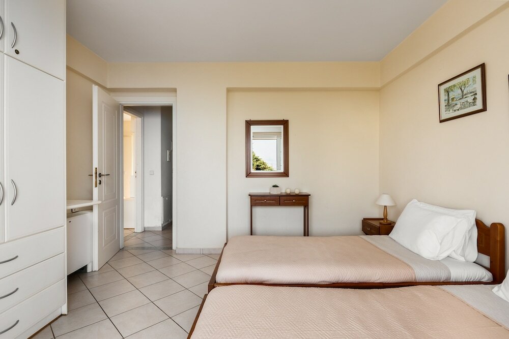 Фото Four-Bedroom Villa Alexandros by Konnect, Private Pool & SeaView