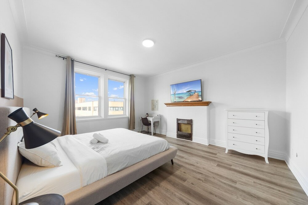 Фото Spacious Renovated Apartment Sleeps 12