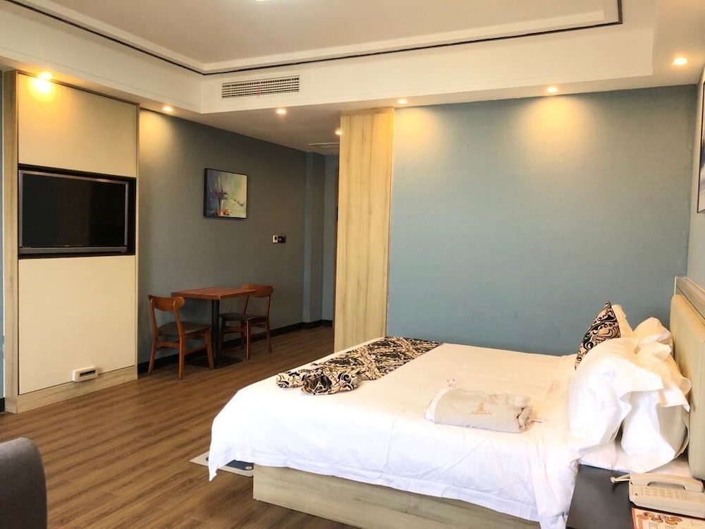 Фото G. C Royal Hotel