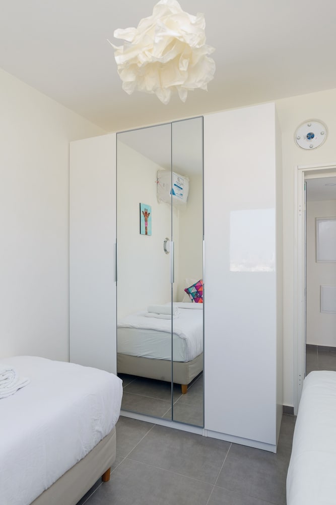 Фото Апартаменты Deluxe & Terrace with City Overview by FeelHome