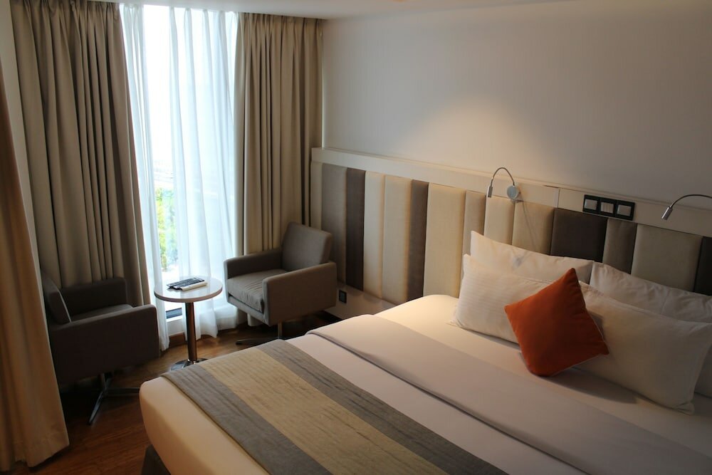 Фото Beehive Premier