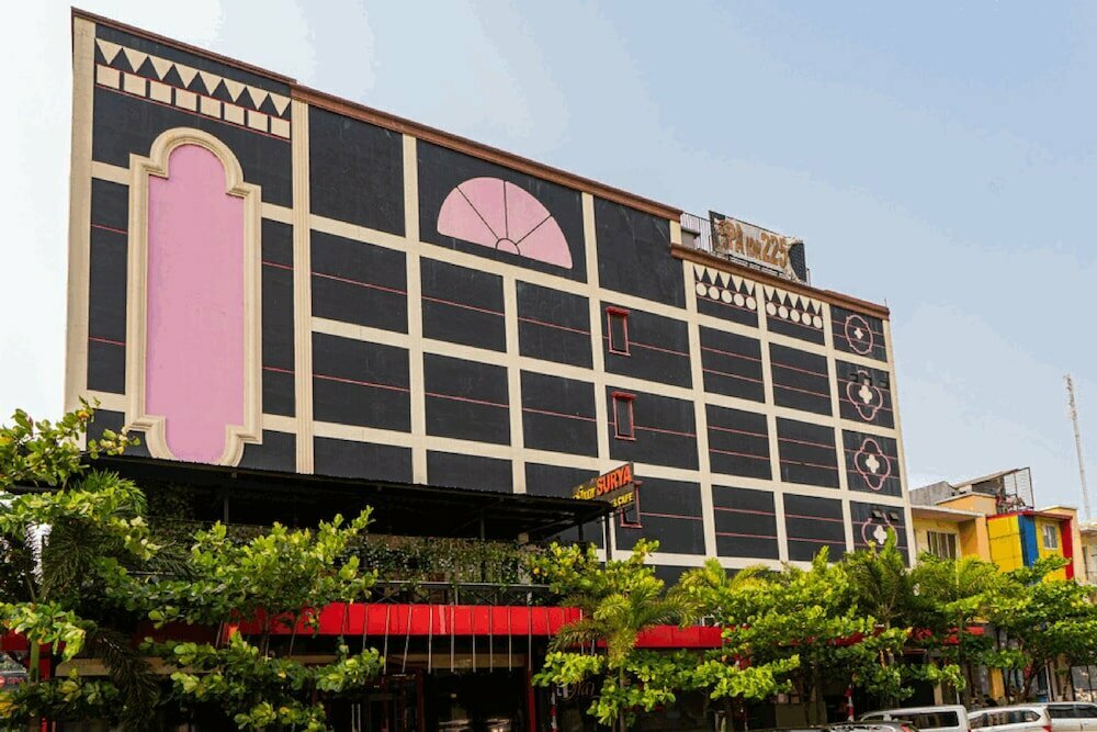 Hotel RedDoorz Plus near Chadstone Mall, West Java, photo