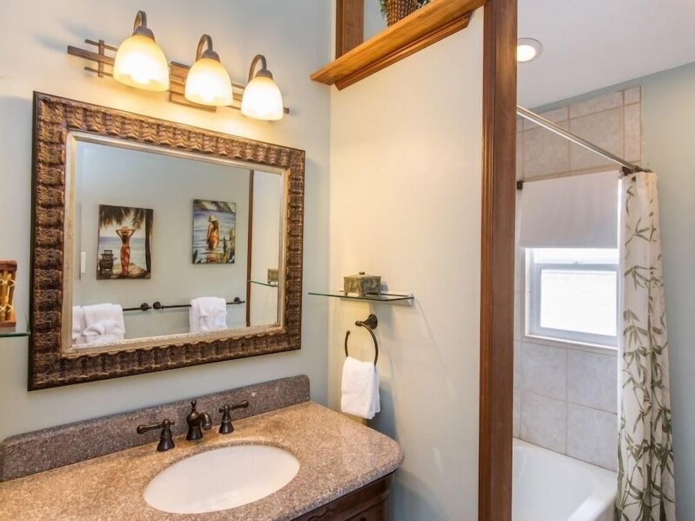 Фото Helen's Beach House 6 Bedroom Home by Redawning