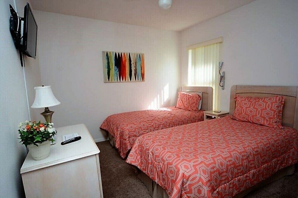 Фото 663 4-bedroom Pool Home, Eagle Pointe Kissimmee