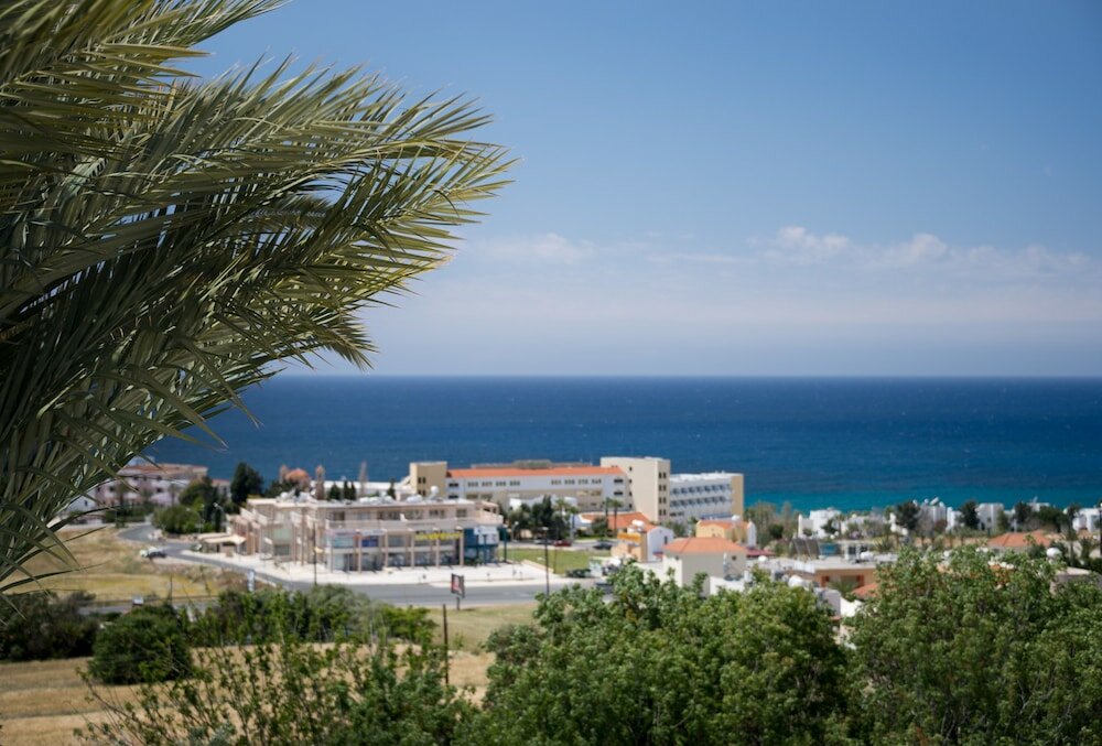 Фото Sunny Hill Hotel Apartments