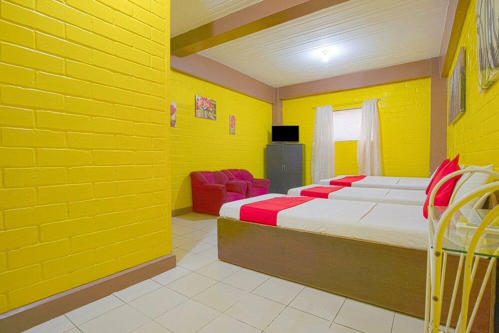 Фото Oyo 749 La Maria Pension And Tourist Inn Hotel