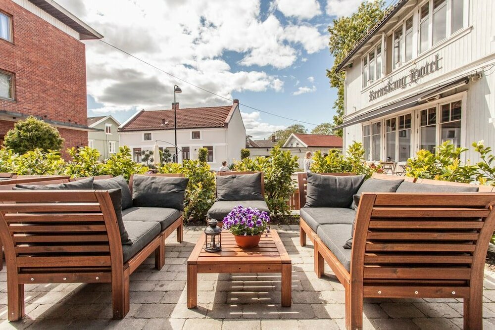 Фото отеля 2