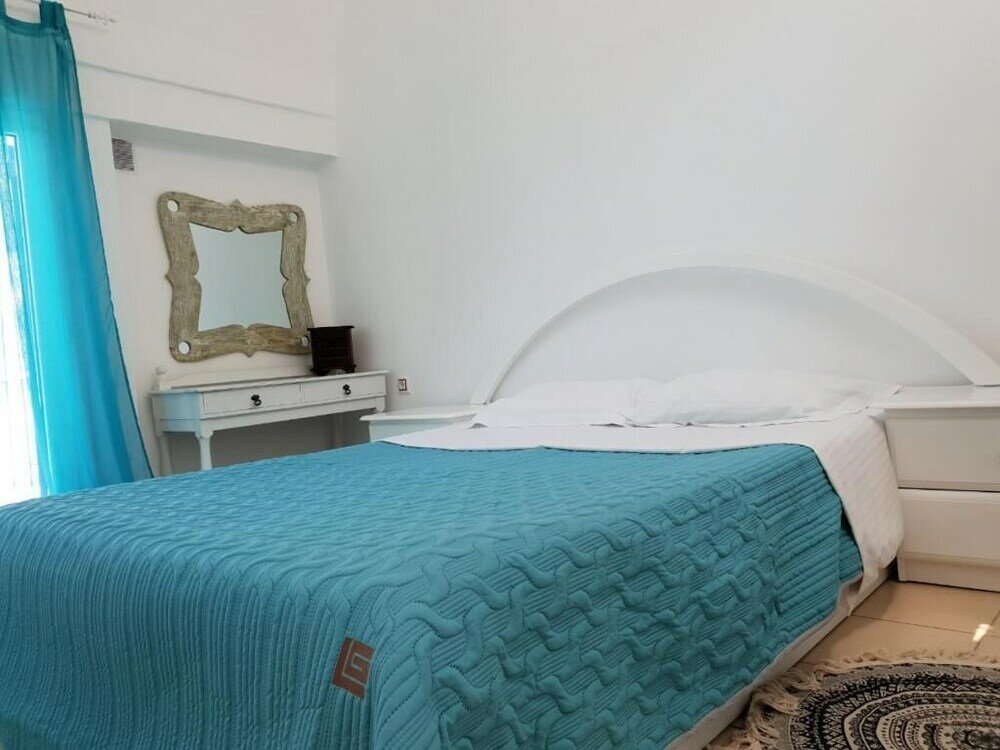 Фото Thira Santorini