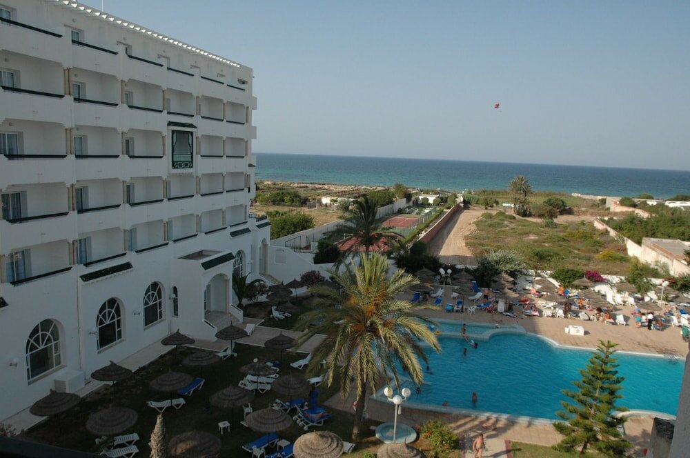 Фото Hôtel Jinene