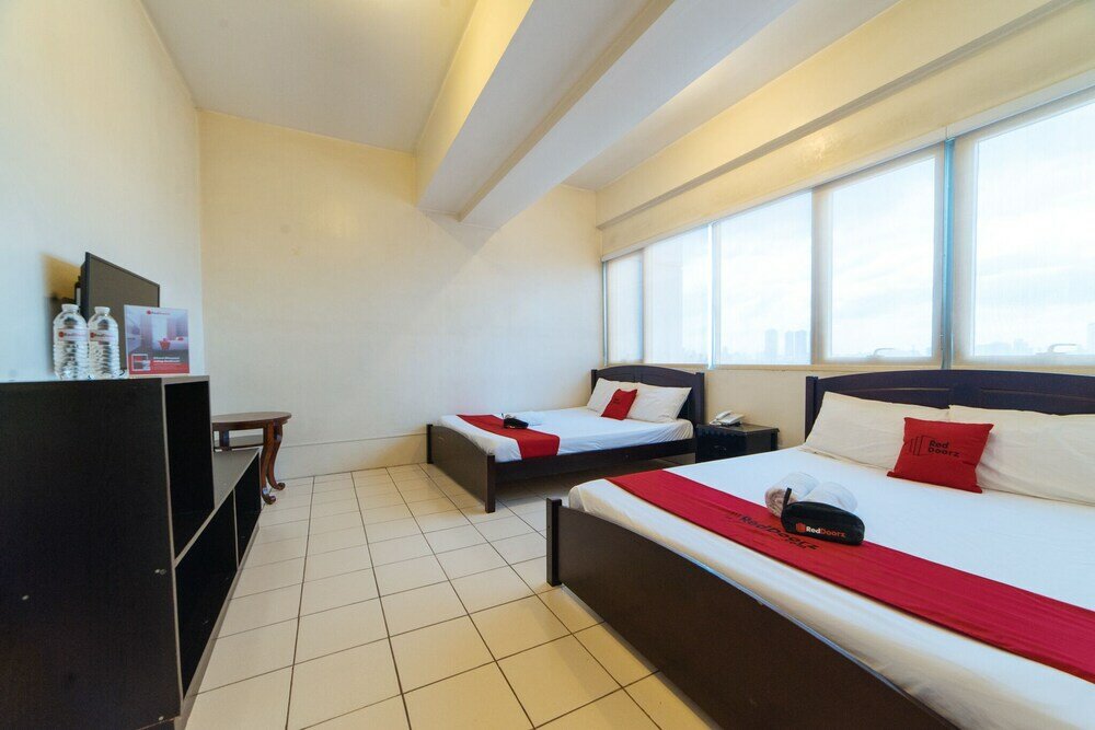 Фото RedDoorz Plus @ E Rodriguez Corner Banawe