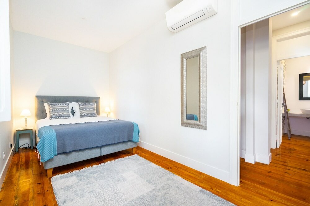 Фото Luxurious Art Deco 3 Br