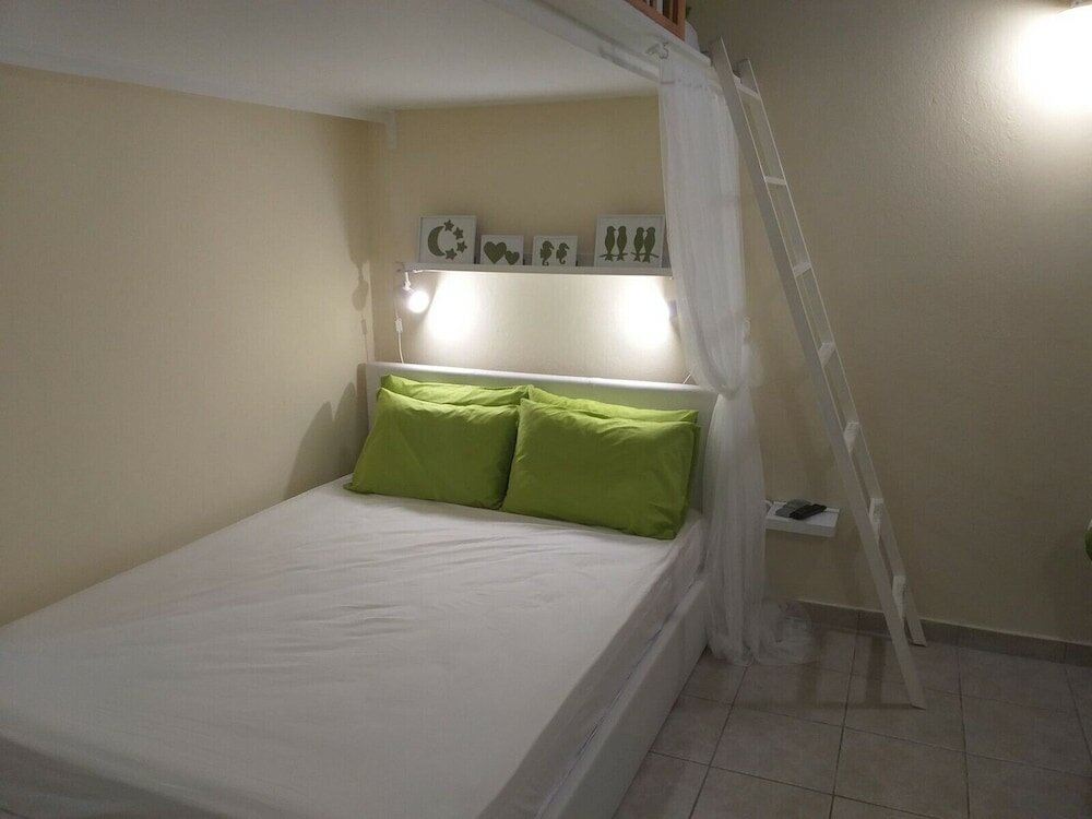 Фото Urban Minimalist Studio Apt. near Pagrati Park