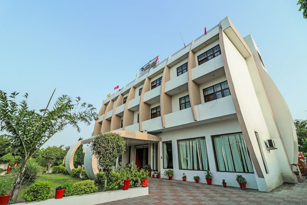 Фото отеля 1