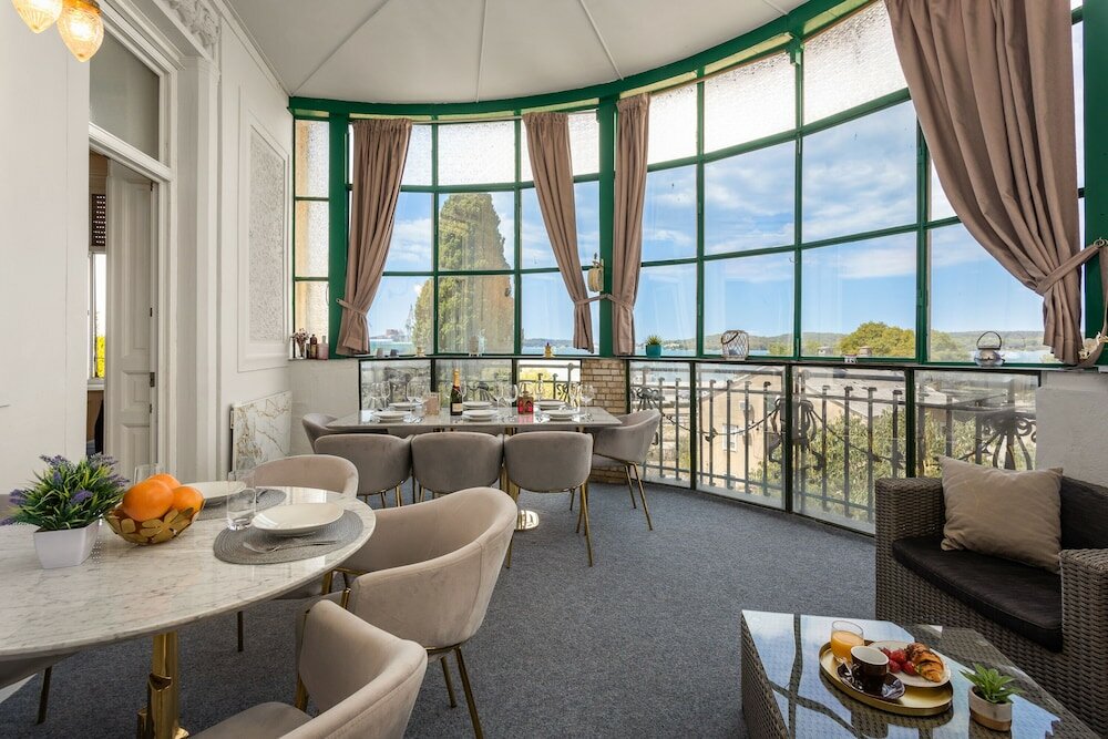 Фото Villa Muenz Luxurious Residence