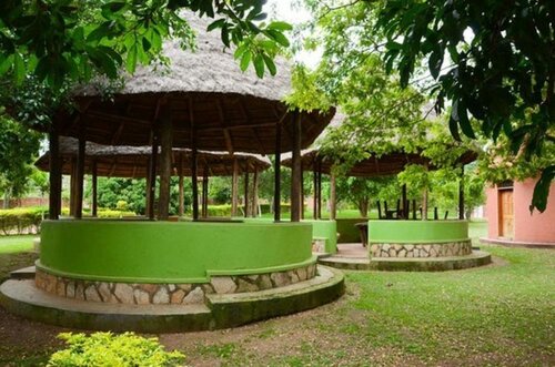 Гостиница Nature's Green Beach Resort в Кампале