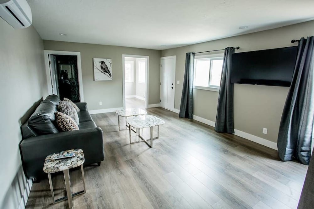 Фото Raven Suite at Rellik House. Winery & Alpaca Farm