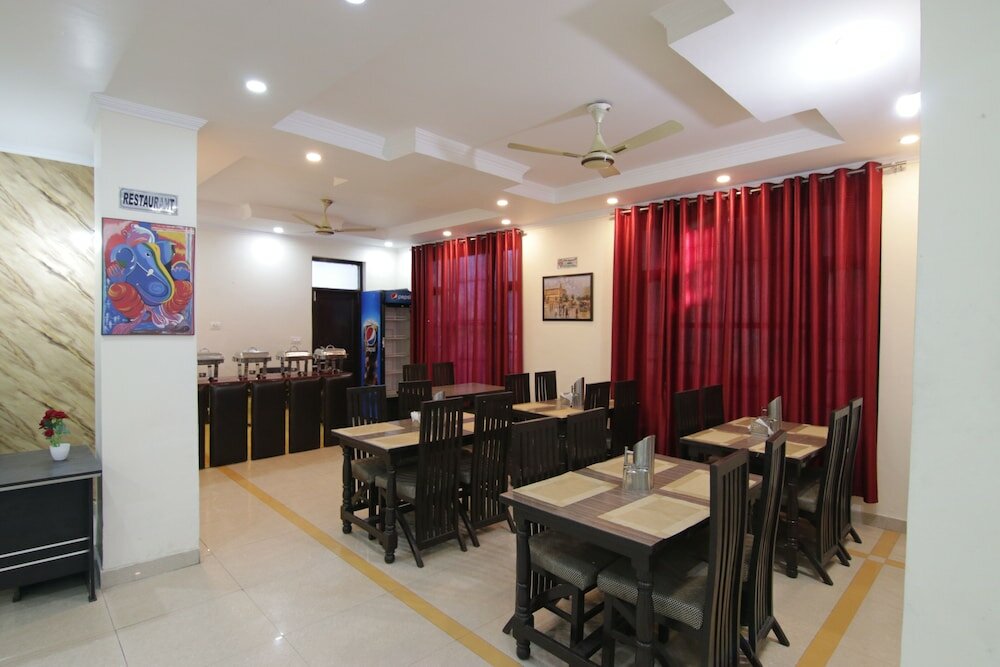 Фото Hotel Raja's Palace