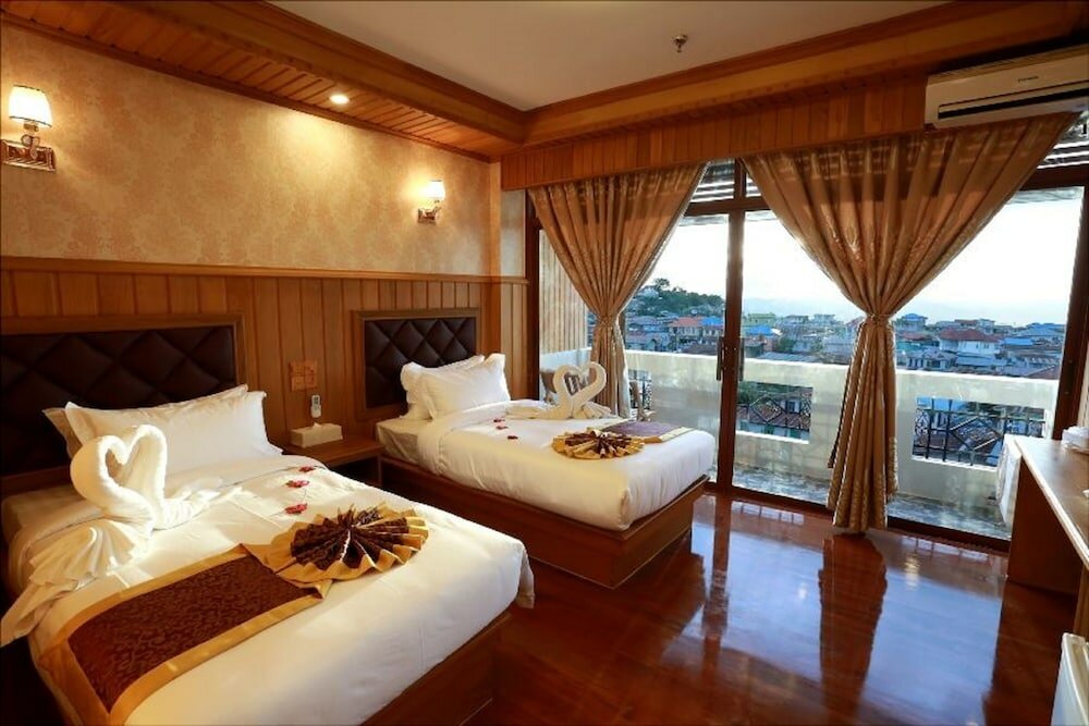 Фото отеля 2