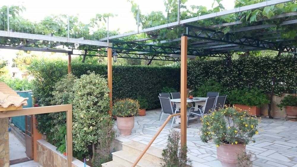 Фото Villa near Athens Airport & Rafina