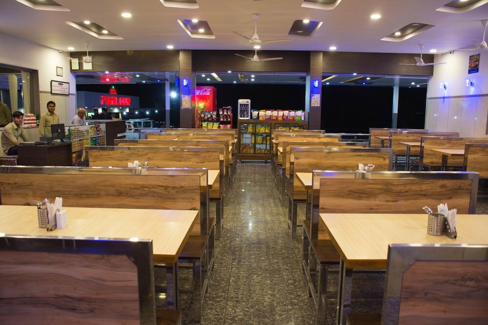 Фото Hotel Caravan