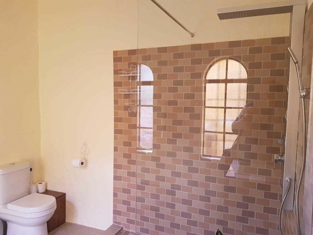 Фото Airport Tower Lodge