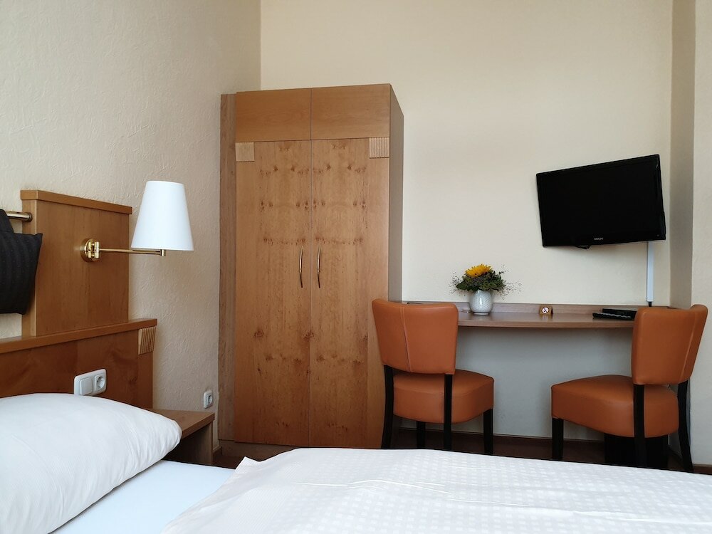 Фото Hotel Sauerländer Hof Iserlohn